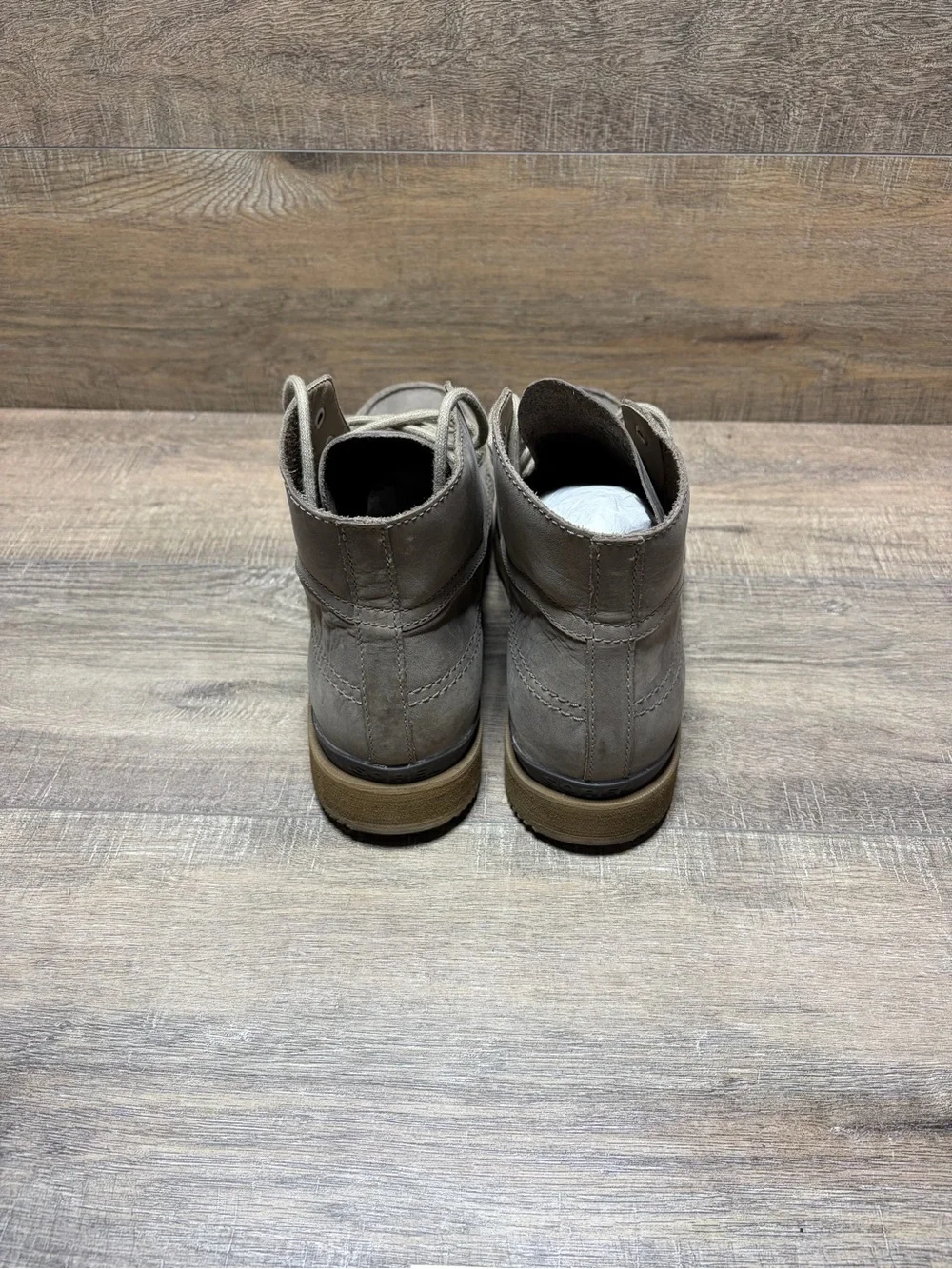 Sorel Men's Gray Suede Chukka Boots with Tan Sole